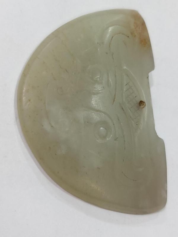 古玩雜項(xiàng)和田玉雕牛頭紋掛件拍賣,當(dāng)前價(jià)格4000元