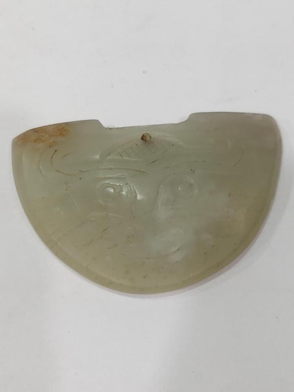 古玩雜項(xiàng)和田玉雕牛頭紋掛件拍賣，當(dāng)前價(jià)格4000元