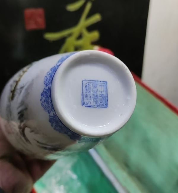 古玩陶瓷薄胎雪景山水紋撇口瓶拍賣，當前價格688元