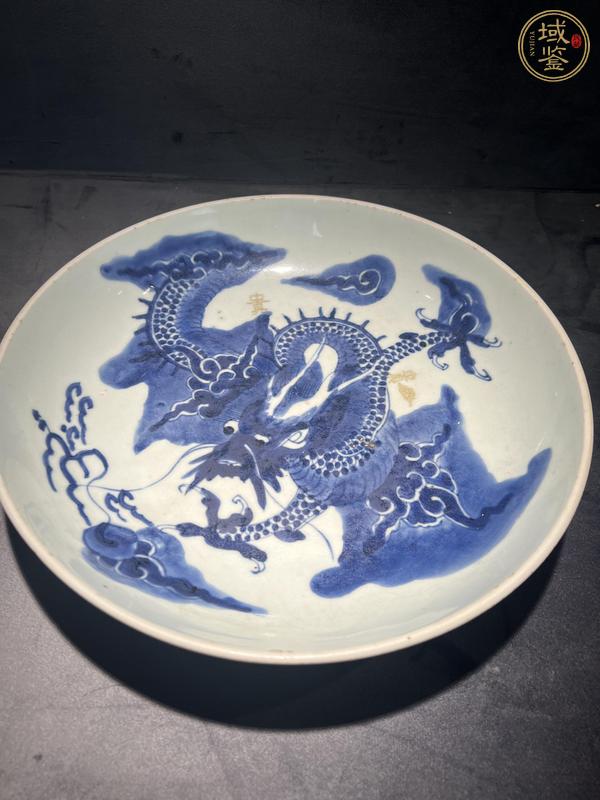 古玩陶瓷雍正過墻龍紋青花盤真品鑒賞圖