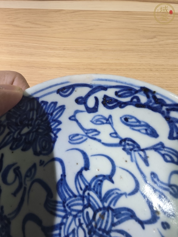 古玩陶瓷青花纏枝花卉紋盤真品鑒賞圖