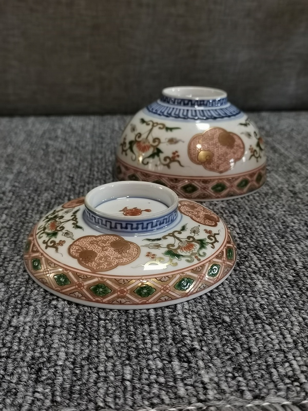 古玩陶瓷【有贈品】晚清民國青花五彩描金兩才蓋碗拍賣,當前價格796元