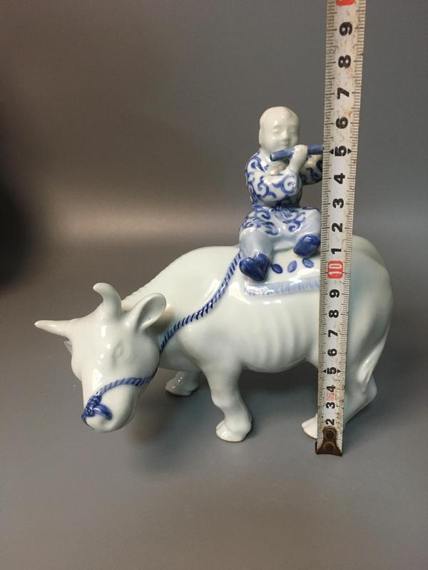 古玩陶瓷【稀有擺件】民國青花童子牧牛瓷塑拍賣,當前價格6600元