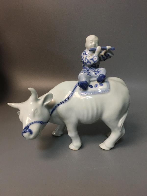古玩陶瓷【稀有擺件】民國青花童子牧牛瓷塑拍賣,當前價格6600元
