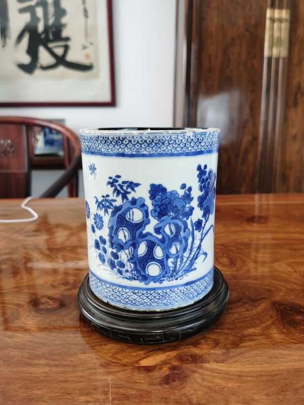 古玩陶瓷康熙青花筆筒拍賣(mài)，當(dāng)前價(jià)格7000元