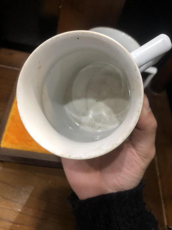 古玩陶瓷(新年放漏中)文革瓷-特殊時期-字款-執杯一對拍賣,當前價格2007元