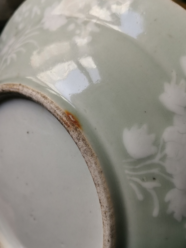 古玩陶瓷清代中期,豆青釉堆白花卉盤拍賣,當(dāng)前價(jià)格5555元