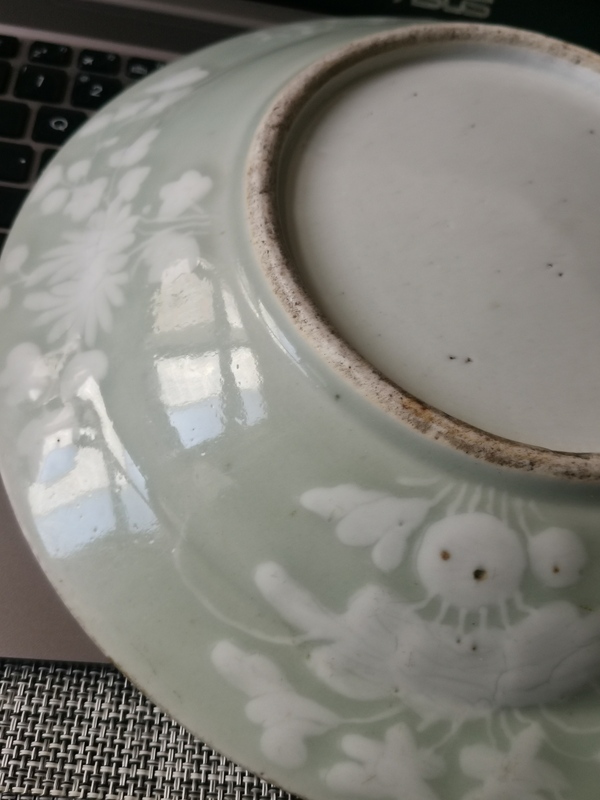 古玩陶瓷清代中期,豆青釉堆白花卉盤拍賣,當(dāng)前價(jià)格5555元