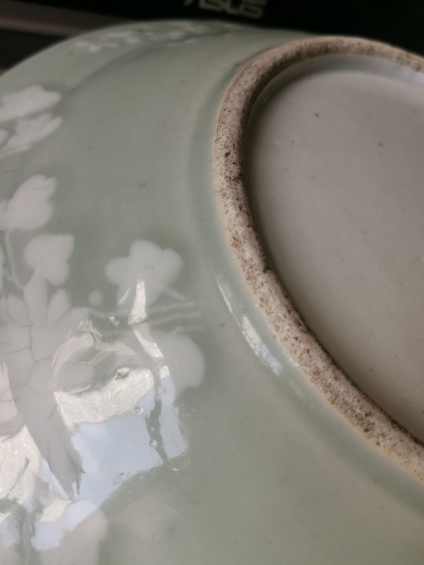 古玩陶瓷清代中期,豆青釉堆白花卉盤拍賣,當(dāng)前價(jià)格5555元