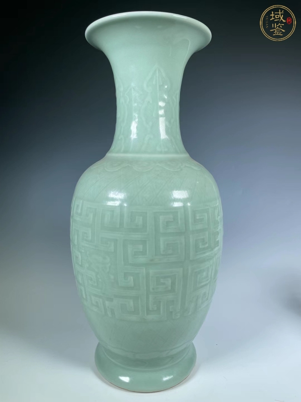 古玩陶瓷需补图，初看清中晚期青釉模印螭龙纹瓶真品鉴赏图