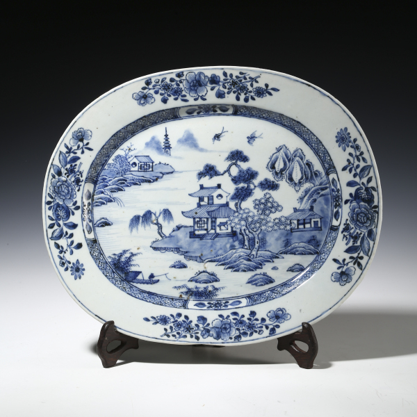 古玩陶瓷清乾隆·青花山水楼阁纹椭圆盘拍卖，当前价格1166元