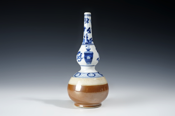 陶瓷清康熙·青花三色博古纹葫芦瓶拍卖，当前价格856元