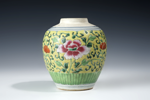 陶瓷清雍正·黄地粉彩缠枝牡丹纹罐拍卖，当前价格1112元