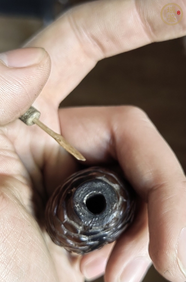 古玩杂项螭龙纹鼻烟壶真品鉴赏图