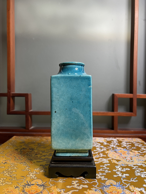 古玩陶瓷【精品單色釉·清末民國】孔雀藍釉琮式瓶拍賣,當前價格3800元