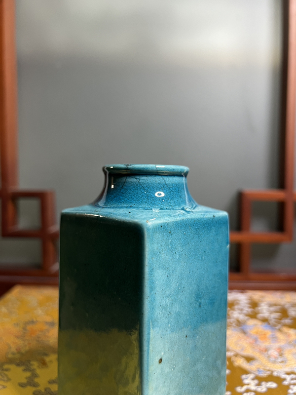 古玩陶瓷【精品單色釉·清末民國】孔雀藍釉琮式瓶拍賣,當前價格3800元