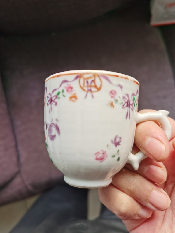 古玩陶瓷花卉紋執杯拍賣，當前價格350元