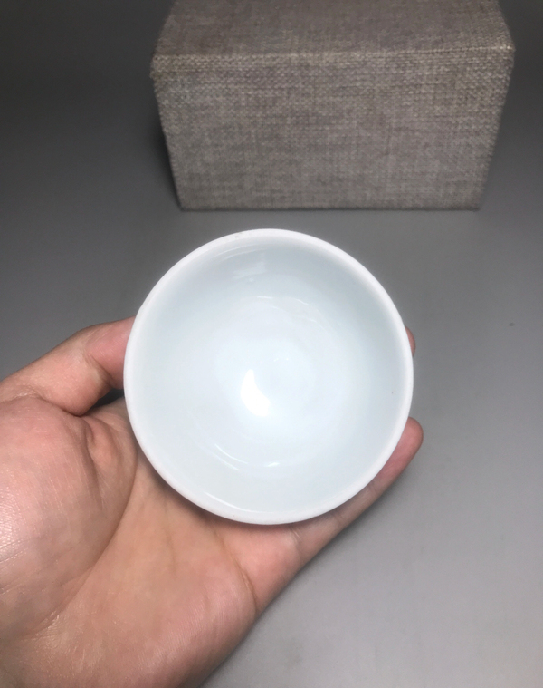 古玩陶瓷精品甜白釉壓手杯拍賣,當前價格1288元