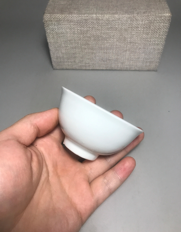 古玩陶瓷精品甜白釉壓手杯拍賣,當前價格1288元