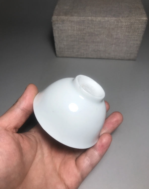 古玩陶瓷精品甜白釉壓手杯拍賣,當前價格1288元
