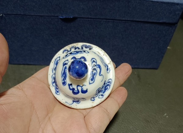 古玩陶瓷清晚期青花云龍趕珠紋蓋瓶拍賣,當(dāng)前價(jià)格8000元