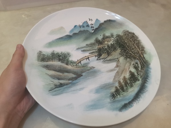 古玩陶瓷纯手绘山水纹大赏盘拍卖，当前价格138元