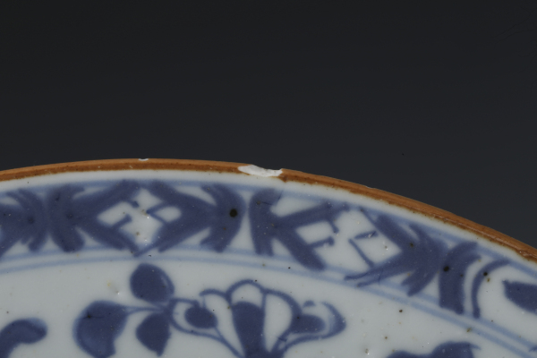 古玩陶瓷康熙·青花书卷开窗竹石牡丹纹折沿盘拍卖，当前价格1534元