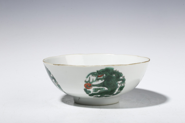 古玩陶瓷道光·粉彩团龙纹花口碗拍卖，当前价格2352元