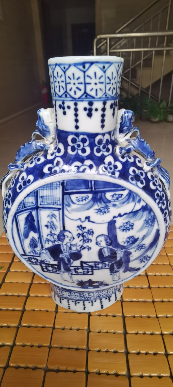 古玩陶瓷中晚期抱月瓶拍賣,當前價格6800元