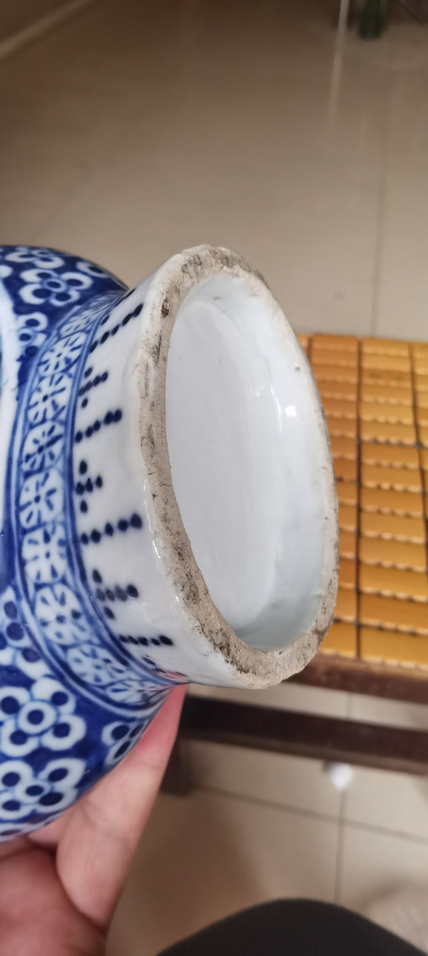 古玩陶瓷中晚期抱月瓶拍賣,當前價格6800元