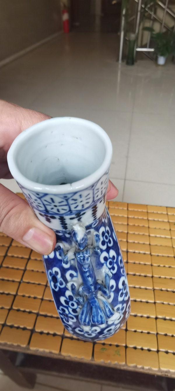 古玩陶瓷中晚期抱月瓶拍賣,當前價格6800元