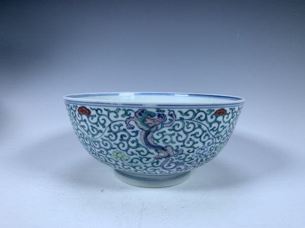 古玩陶瓷雍正·斗彩螭龙灵芝纹碗拍卖，当前价格30000元
