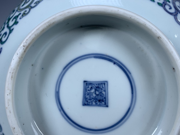 古玩陶瓷雍正·斗彩螭龙灵芝纹碗拍卖，当前价格30000元