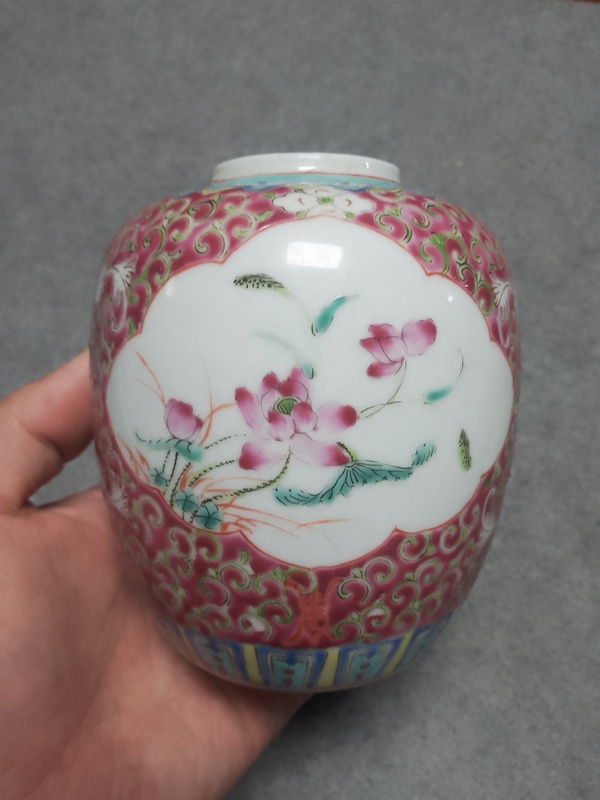 古玩陶瓷胭脂紅開窗粉彩花卉紋罐拍賣,當前價格1600元