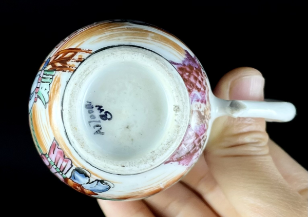 古玩陶瓷清乾隆廣彩人物故事圖把杯拍賣,當前價格2880元
