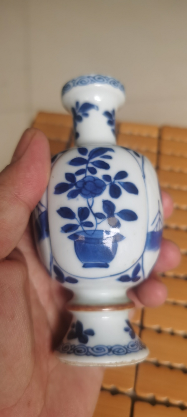 古玩轉(zhuǎn)賣康熙仕女花卉紋青花瓶拍賣，當(dāng)前價(jià)格16888元