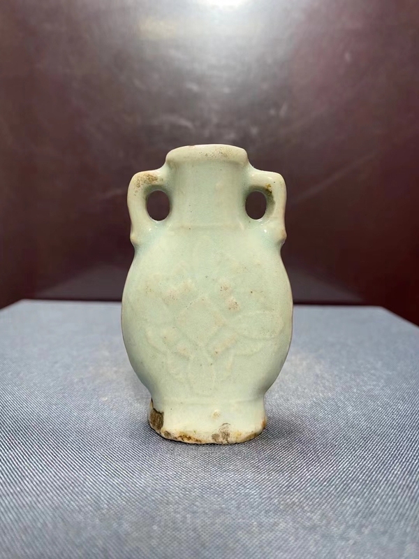 古玩陶瓷豆青釉花卉雙耳瓶拍賣,當前價格520元