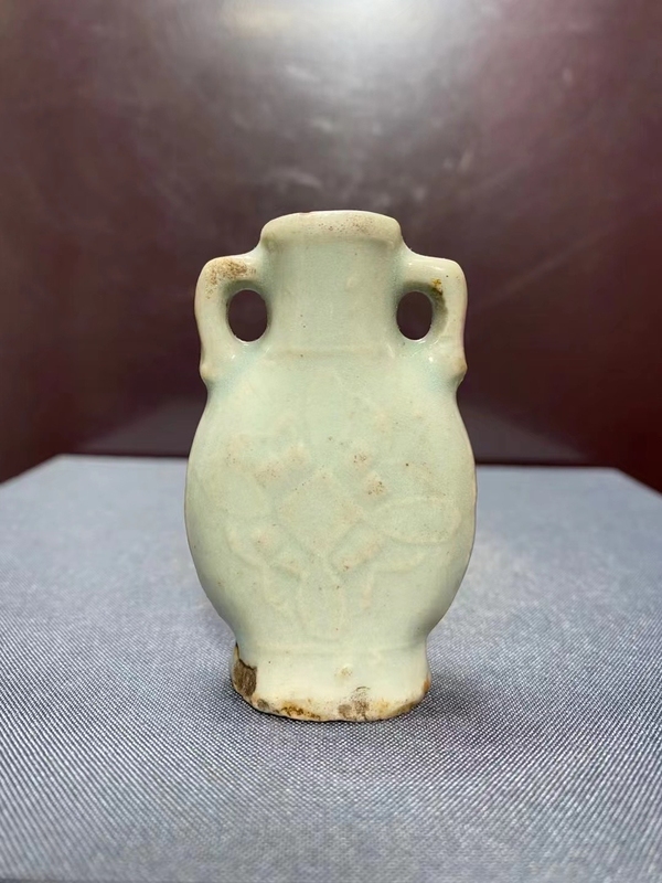 古玩陶瓷豆青釉花卉雙耳瓶拍賣,當前價格520元