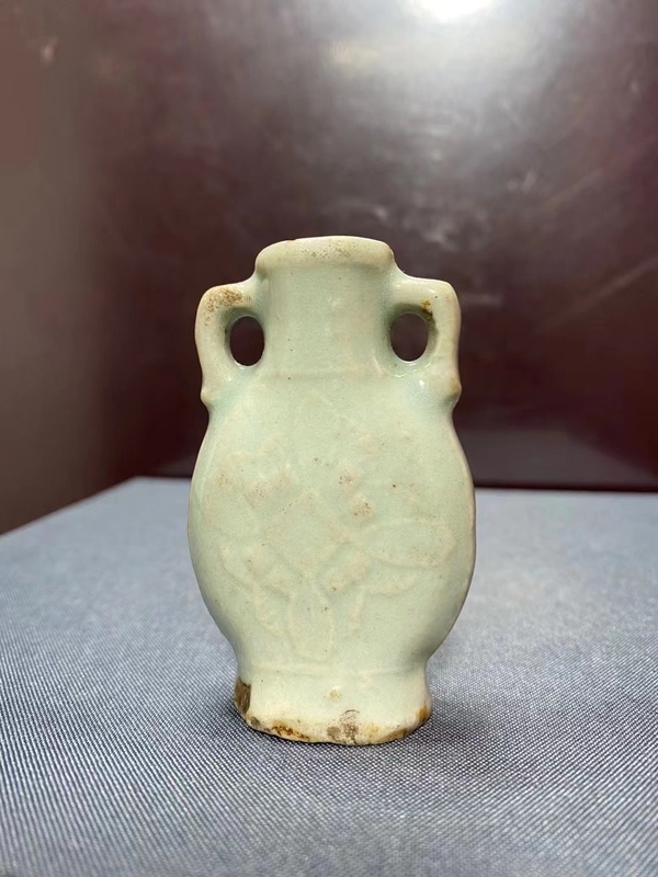 古玩陶瓷豆青釉花卉雙耳瓶拍賣,當前價格520元