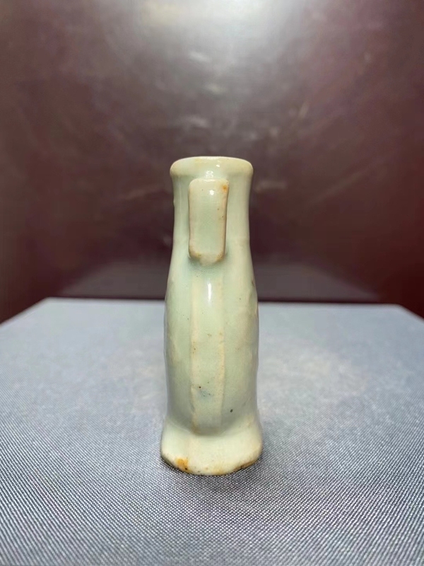 古玩陶瓷豆青釉花卉雙耳瓶拍賣,當前價格520元