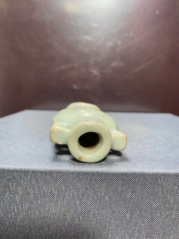 古玩陶瓷豆青釉花卉雙耳瓶拍賣,當前價格520元