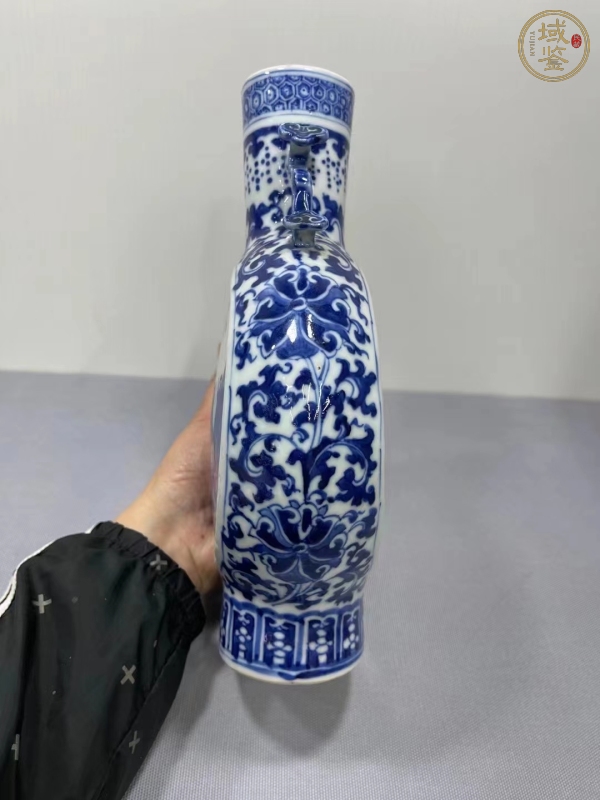古玩陶瓷人物纹青花抱月瓶真品鉴赏图