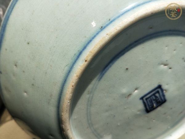 古玩陶瓷清中梵字纹青花盘真品鉴赏图