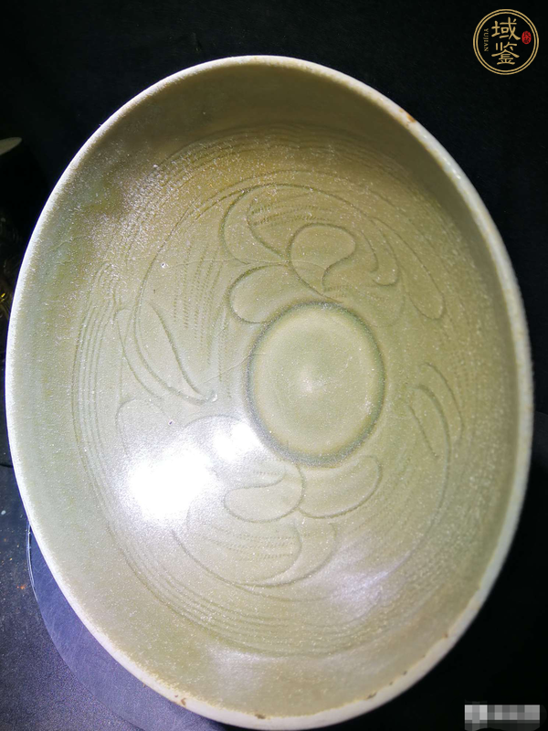 古玩陶瓷宋·青釉劃花紋碗真品鑒賞圖