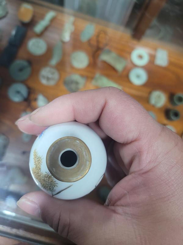 古玩轉賣晚清民國粉彩蟲草紋鼻煙壺拍賣,當前價格1500元