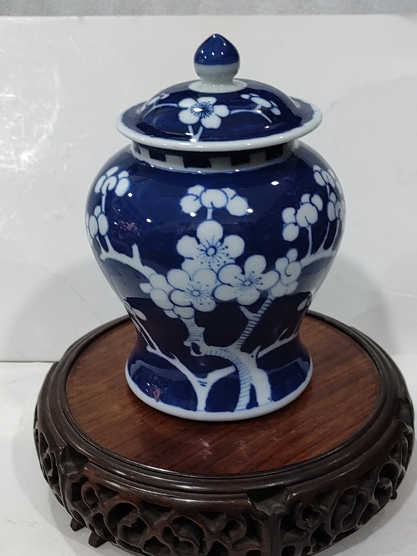古玩陶瓷青花留白冰梅紋蓋罐拍賣,當前價格1880元