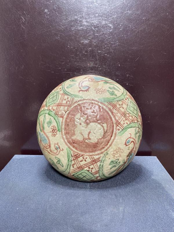 古玩陶瓷明紅綠彩開窗鳳紋粉盒拍賣,當前價格2980元