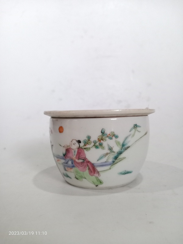 古玩陶瓷清同治粉彩仕女嬰戲圖蓋缸拍賣,當前價格1888元