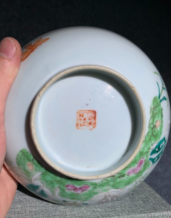 古玩陶瓷晚清粉彩荷池蛙趣碗拍賣，當(dāng)前價(jià)格2000元