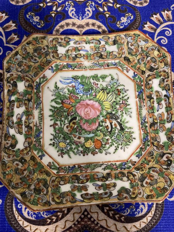 古玩陶瓷广彩蝴蝶花卉纹方盘拍卖，当前价格0元